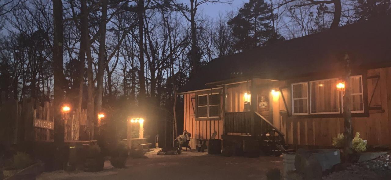 Bed and Breakfast Fox Pass Cabins Хот-Спрингс Экстерьер фото